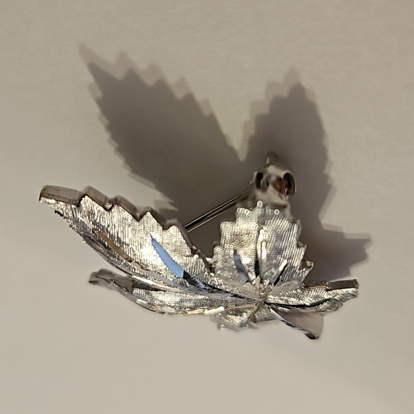 1960s Keyes Canadian Signed Silvertone Leaf Brooch - Picture 2 of 5
